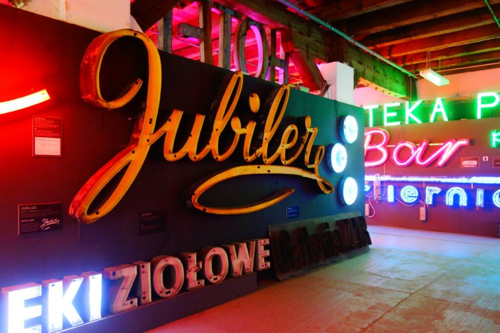 citytrip warschau neon museum