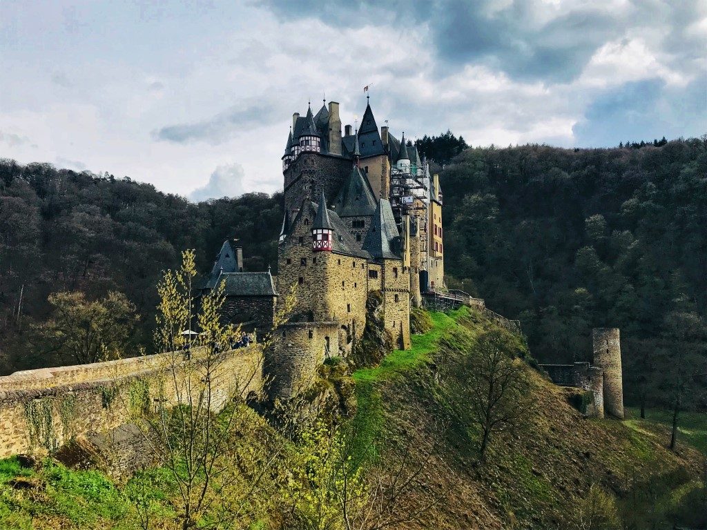 Burg Eltz parking
