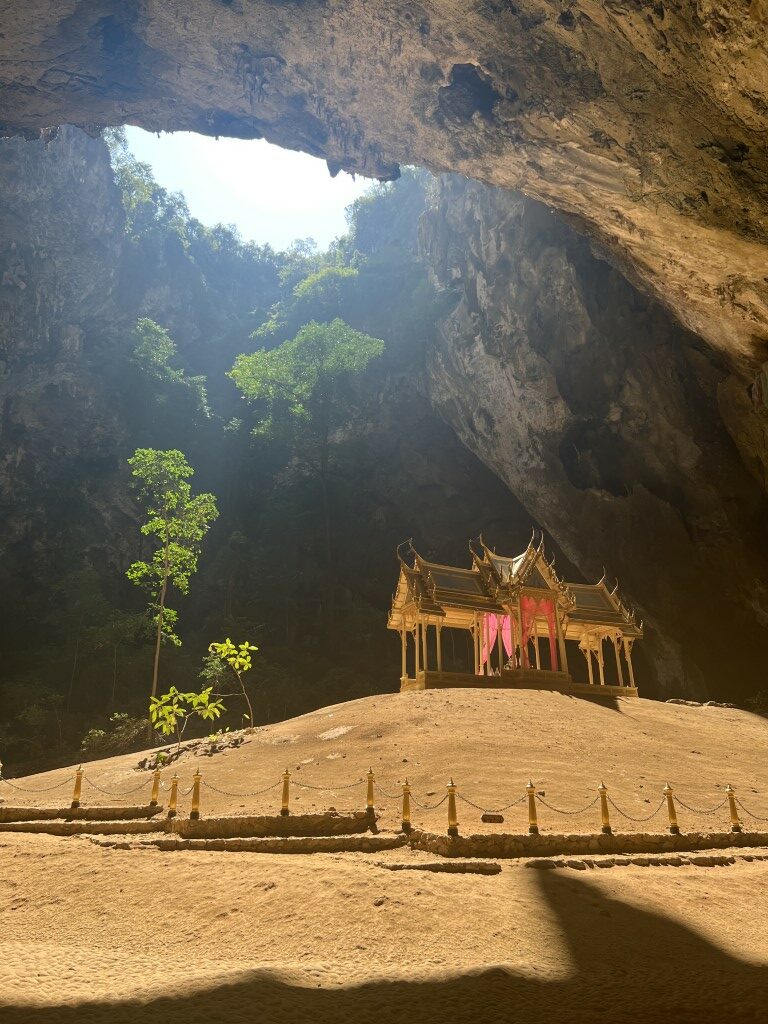 thailand national park, tempel, phraya nakhon cave