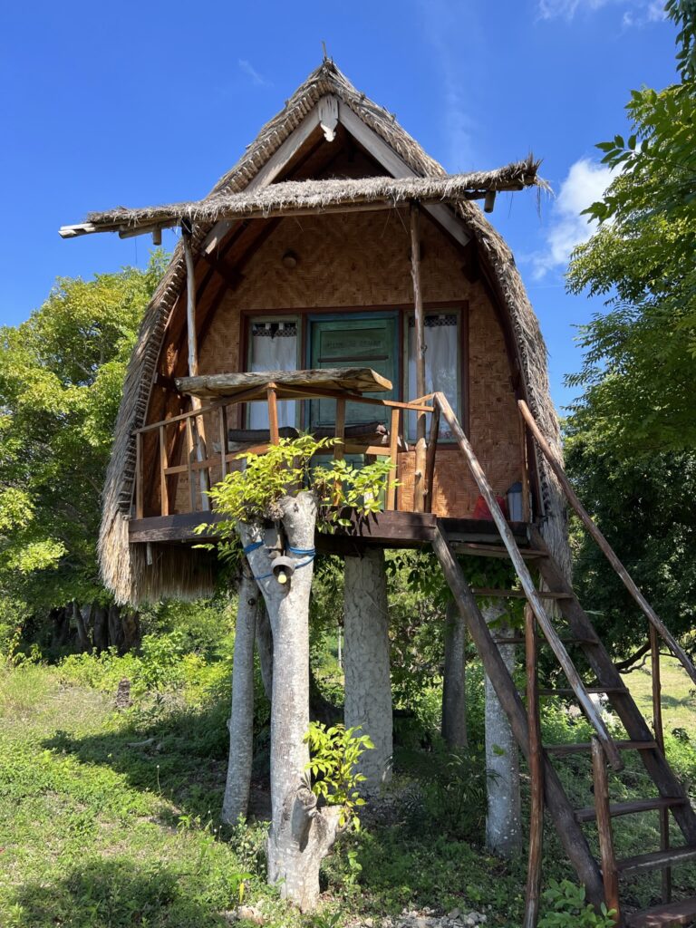 Nusa Penida, Suwehan beach, boomhut