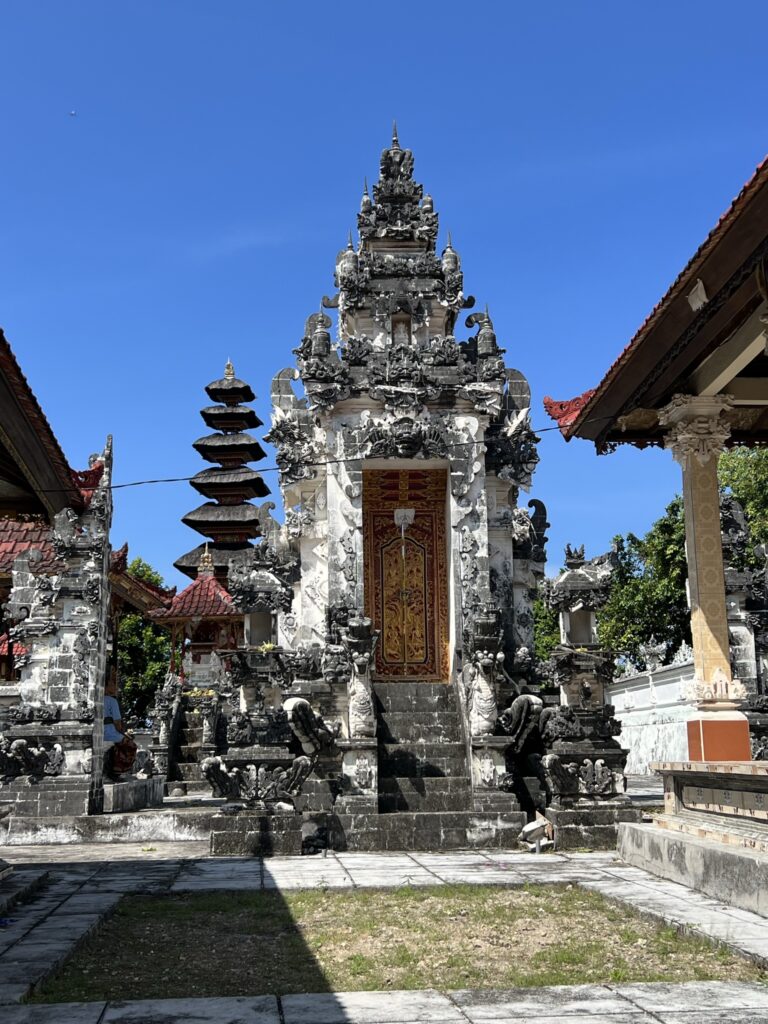 Nusa Penida, Suwehan beach, tempel